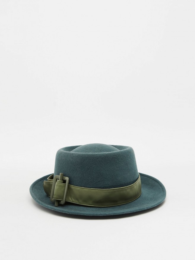 sombrero italiano detalle hebilla